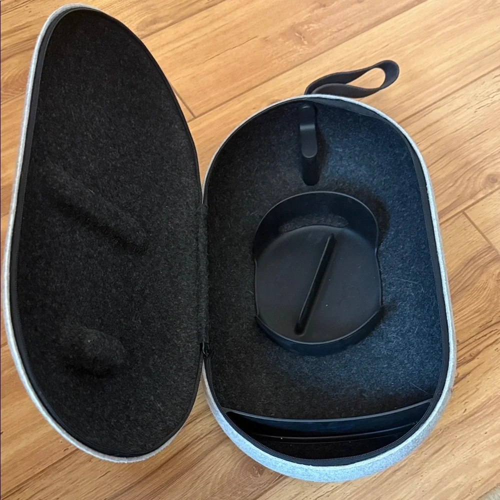 Oculus VR Headset - Black and White